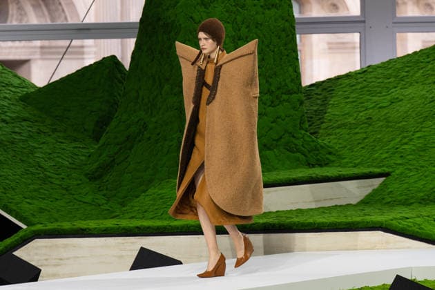 PFW - Louis Vuitton Runway LZ A model walks the runway during the Louis Vuitton Winter 2026-2027 show as part of Paris Fashion Week on March 10, 2026 at Carre du Louvre in Paris, France. Photo by Laurent Zabulon ABACAPRESS.COM  Copyright: xZabulonxLaurent ABACAx
