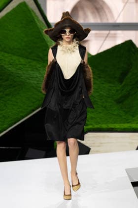 PFW - Louis Vuitton Runway LZ A model walks the runway during the Louis Vuitton Winter 2026-2027 show as part of Paris Fashion Week on March 10, 2026 at Carre du Louvre in Paris, France. Photo by Laurent Zabulon ABACAPRESS.COM  Copyright: xZabulonxLaurent ABACAx