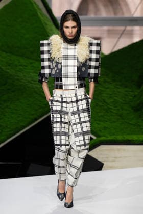 PFW - Louis Vuitton Runway LZ A model walks the runway during the Louis Vuitton Winter 2026-2027 show as part of Paris Fashion Week on March 10, 2026 at Carre du Louvre in Paris, France. Photo by Laurent Zabulon ABACAPRESS.COM  Copyright: xZabulonxLaurent ABACAx