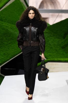 PFW - Louis Vuitton Runway LZ A model walks the runway during the Louis Vuitton Winter 2026-2027 show as part of Paris Fashion Week on March 10, 2026 at Carre du Louvre in Paris, France. Photo by Laurent Zabulon ABACAPRESS.COM  Copyright: xZabulonxLaurent ABACAx