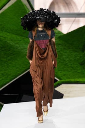 PFW - Louis Vuitton Runway LZ A model walks the runway during the Louis Vuitton Winter 2026-2027 show as part of Paris Fashion Week on March 10, 2026 at Carre du Louvre in Paris, France. Photo by Laurent Zabulon ABACAPRESS.COM  Copyright: xZabulonxLaurent ABACAx