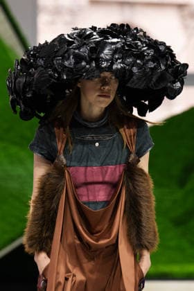 PFW - Louis Vuitton Runway LZ A model walks the runway during the Louis Vuitton Winter 2026-2027 show as part of Paris Fashion Week on March 10, 2026 at Carre du Louvre in Paris, France. Photo by Laurent Zabulon ABACAPRESS.COM  Copyright: xZabulonxLaurent ABACAx