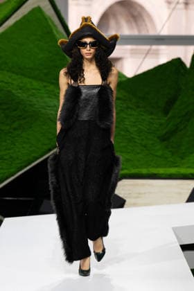 PFW - Louis Vuitton Runway LZ A model walks the runway during the Louis Vuitton Winter 2026-2027 show as part of Paris Fashion Week on March 10, 2026 at Carre du Louvre in Paris, France. Photo by Laurent Zabulon ABACAPRESS.COM  Copyright: xZabulonxLaurent ABACAx