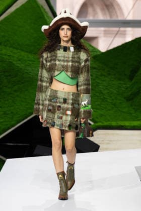 PFW - Louis Vuitton Runway LZ A model walks the runway during the Louis Vuitton Winter 2026-2027 show as part of Paris Fashion Week on March 10, 2026 at Carre du Louvre in Paris, France. Photo by Laurent Zabulon ABACAPRESS.COM  Copyright: xZabulonxLaurent ABACAx