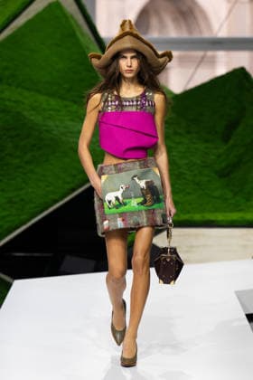 PFW - Louis Vuitton Runway LZ A model walks the runway during the Louis Vuitton Winter 2026-2027 show as part of Paris Fashion Week on March 10, 2026 at Carre du Louvre in Paris, France. Photo by Laurent Zabulon ABACAPRESS.COM  Copyright: xZabulonxLaurent ABACAx