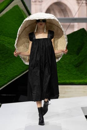 PFW - Louis Vuitton Runway LZ A model walks the runway during the Louis Vuitton Winter 2026-2027 show as part of Paris Fashion Week on March 10, 2026 at Carre du Louvre in Paris, France. Photo by Laurent Zabulon ABACAPRESS.COM  Copyright: xZabulonxLaurent ABACAx