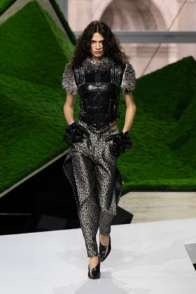 PFW - Louis Vuitton Runway LZ A model walks the runway during the Louis Vuitton Winter 2026-2027 show as part of Paris Fashion Week on March 10, 2026 at Carre du Louvre in Paris, France. Photo by Laurent Zabulon ABACAPRESS.COM  Copyright: xZabulonxLaurent ABACAx