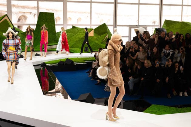 PFW - Louis Vuitton Runway LZ A model walks the runway during the Louis Vuitton Winter 2026-2027 show as part of Paris Fashion Week on March 10, 2026 at Carre du Louvre in Paris, France. Photo by Laurent Zabulon ABACAPRESS.COM  Copyright: xZabulonxLaurent ABACAx