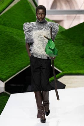 PFW - Louis Vuitton Runway LZ A model walks the runway during the Louis Vuitton Winter 2026-2027 show as part of Paris Fashion Week on March 10, 2026 at Carre du Louvre in Paris, France. Photo by Laurent Zabulon ABACAPRESS.COM  Copyright: xZabulonxLaurent ABACAx