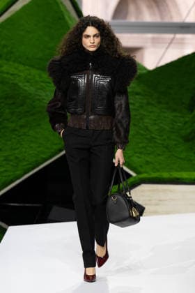 PFW - Louis Vuitton Runway LZ A model walks the runway during the Louis Vuitton Winter 2026-2027 show as part of Paris Fashion Week on March 10, 2026 at Carre du Louvre in Paris, France. Photo by Laurent Zabulon ABACAPRESS.COM  Copyright: xZabulonxLaurent ABACAx