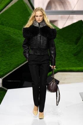 PFW - Louis Vuitton Runway LZ A model walks the runway during the Louis Vuitton Winter 2026-2027 show as part of Paris Fashion Week on March 10, 2026 at Carre du Louvre in Paris, France. Photo by Laurent Zabulon ABACAPRESS.COM  Copyright: xZabulonxLaurent ABACAx