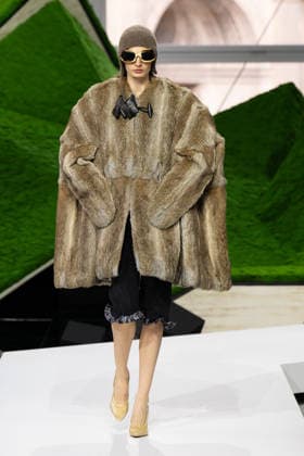 PFW - Louis Vuitton Runway LZ A model walks the runway during the Louis Vuitton Winter 2026-2027 show as part of Paris Fashion Week on March 10, 2026 at Carre du Louvre in Paris, France. Photo by Laurent Zabulon ABACAPRESS.COM  Copyright: xZabulonxLaurent ABACAx