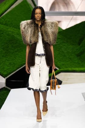 PFW - Louis Vuitton Runway LZ A model walks the runway during the Louis Vuitton Winter 2026-2027 show as part of Paris Fashion Week on March 10, 2026 at Carre du Louvre in Paris, France. Photo by Laurent Zabulon ABACAPRESS.COM  Copyright: xZabulonxLaurent ABACAx