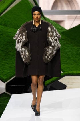 PFW - Louis Vuitton Runway LZ A model walks the runway during the Louis Vuitton Winter 2026-2027 show as part of Paris Fashion Week on March 10, 2026 at Carre du Louvre in Paris, France. Photo by Laurent Zabulon ABACAPRESS.COM  Copyright: xZabulonxLaurent ABACAx