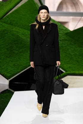 PFW - Louis Vuitton Runway LZ A model walks the runway during the Louis Vuitton Winter 2026-2027 show as part of Paris Fashion Week on March 10, 2026 at Carre du Louvre in Paris, France. Photo by Laurent Zabulon ABACAPRESS.COM  Copyright: xZabulonxLaurent ABACAx