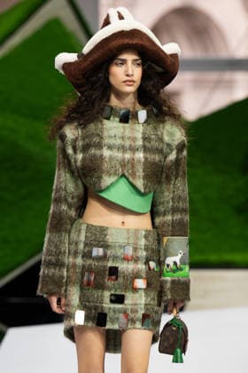 PFW - Louis Vuitton Runway LZ A model walks the runway during the Louis Vuitton Winter 2026-2027 show as part of Paris Fashion Week on March 10, 2026 at Carre du Louvre in Paris, France. Photo by Laurent Zabulon ABACAPRESS.COM  Copyright: xZabulonxLaurent ABACAx