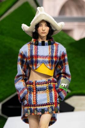 PFW - Louis Vuitton Runway LZ A model walks the runway during the Louis Vuitton Winter 2026-2027 show as part of Paris Fashion Week on March 10, 2026 at Carre du Louvre in Paris, France. Photo by Laurent Zabulon ABACAPRESS.COM  Copyright: xZabulonxLaurent ABACAx