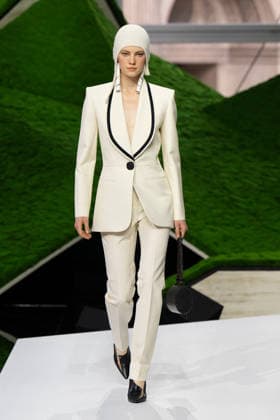 PFW - Louis Vuitton Runway LZ A model walks the runway during the Louis Vuitton Winter 2026-2027 show as part of Paris Fashion Week on March 10, 2026 at Carre du Louvre in Paris, France. Photo by Laurent Zabulon ABACAPRESS.COM  Copyright: xZabulonxLaurent ABACAx