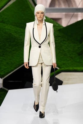PFW - Louis Vuitton Runway LZ A model walks the runway during the Louis Vuitton Winter 2026-2027 show as part of Paris Fashion Week on March 10, 2026 at Carre du Louvre in Paris, France. Photo by Laurent Zabulon ABACAPRESS.COM  Copyright: xZabulonxLaurent ABACAx