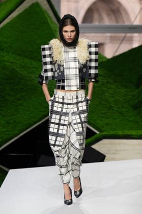 PFW - Louis Vuitton Runway LZ A model walks the runway during the Louis Vuitton Winter 2026-2027 show as part of Paris Fashion Week on March 10, 2026 at Carre du Louvre in Paris, France. Photo by Laurent Zabulon ABACAPRESS.COM  Copyright: xZabulonxLaurent ABACAx