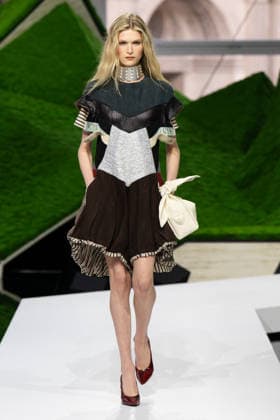PFW - Louis Vuitton Runway LZ A model walks the runway during the Louis Vuitton Winter 2026-2027 show as part of Paris Fashion Week on March 10, 2026 at Carre du Louvre in Paris, France. Photo by Laurent Zabulon ABACAPRESS.COM  Copyright: xZabulonxLaurent ABACAx