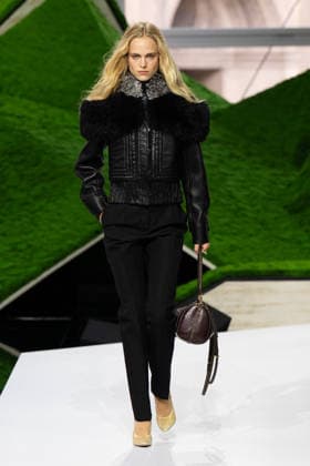 PFW - Louis Vuitton Runway LZ A model walks the runway during the Louis Vuitton Winter 2026-2027 show as part of Paris Fashion Week on March 10, 2026 at Carre du Louvre in Paris, France. Photo by Laurent Zabulon ABACAPRESS.COM  Copyright: xZabulonxLaurent ABACAx