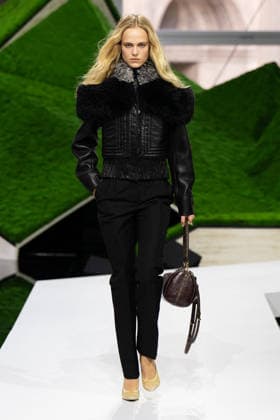 PFW - Louis Vuitton Runway LZ A model walks the runway during the Louis Vuitton Winter 2026-2027 show as part of Paris Fashion Week on March 10, 2026 at Carre du Louvre in Paris, France. Photo by Laurent Zabulon ABACAPRESS.COM  Copyright: xZabulonxLaurent ABACAx