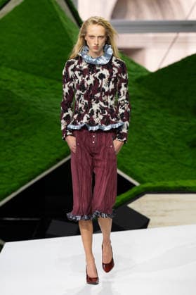 PFW - Louis Vuitton Runway LZ A model walks the runway during the Louis Vuitton Winter 2026-2027 show as part of Paris Fashion Week on March 10, 2026 at Carre du Louvre in Paris, France. Photo by Laurent Zabulon ABACAPRESS.COM  Copyright: xZabulonxLaurent ABACAx