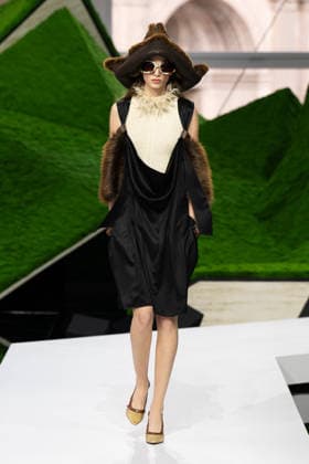 PFW - Louis Vuitton Runway LZ A model walks the runway during the Louis Vuitton Winter 2026-2027 show as part of Paris Fashion Week on March 10, 2026 at Carre du Louvre in Paris, France. Photo by Laurent Zabulon ABACAPRESS.COM  Copyright: xZabulonxLaurent ABACAx