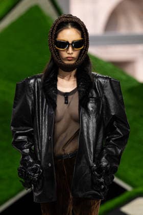 PFW - Louis Vuitton Runway LZ A model walks the runway during the Louis Vuitton Winter 2026-2027 show as part of Paris Fashion Week on March 10, 2026 at Carre du Louvre in Paris, France. Photo by Laurent Zabulon ABACAPRESS.COM  Copyright: xZabulonxLaurent ABACAx