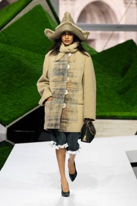 PFW - Louis Vuitton Runway LZ A model walks the runway during the Louis Vuitton Winter 2026-2027 show as part of Paris Fashion Week on March 10, 2026 at Carre du Louvre in Paris, France. Photo by Laurent Zabulon ABACAPRESS.COM  Copyright: xZabulonxLaurent ABACAx