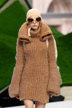 PFW - Louis Vuitton Runway LZ A model walks the runway during the Louis Vuitton Winter 2026-2027 show as part of Paris Fashion Week on March 10, 2026 at Carre du Louvre in Paris, France. Photo by Laurent Zabulon ABACAPRESS.COM  Copyright: xZabulonxLaurent ABACAx