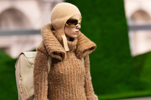 PFW - Louis Vuitton Runway LZ A model walks the runway during the Louis Vuitton Winter 2026-2027 show as part of Paris Fashion Week on March 10, 2026 at Carre du Louvre in Paris, France. Photo by Laurent Zabulon ABACAPRESS.COM  Copyright: xZabulonxLaurent ABACAx