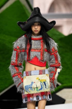 PFW - Louis Vuitton Runway LZ A model walks the runway during the Louis Vuitton Winter 2026-2027 show as part of Paris Fashion Week on March 10, 2026 at Carre du Louvre in Paris, France. Photo by Laurent Zabulon ABACAPRESS.COM  Copyright: xZabulonxLaurent ABACAx
