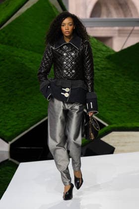 PFW - Louis Vuitton Runway LZ A model walks the runway during the Louis Vuitton Winter 2026-2027 show as part of Paris Fashion Week on March 10, 2026 at Carre du Louvre in Paris, France. Photo by Laurent Zabulon ABACAPRESS.COM  Copyright: xZabulonxLaurent ABACAx