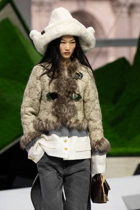 PFW - Louis Vuitton Runway LZ A model walks the runway during the Louis Vuitton Winter 2026-2027 show as part of Paris Fashion Week on March 10, 2026 at Carre du Louvre in Paris, France. Photo by Laurent Zabulon ABACAPRESS.COM  Copyright: xZabulonxLaurent ABACAx