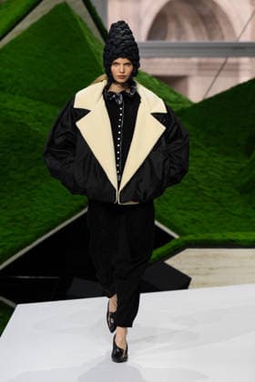 PFW - Louis Vuitton Runway LZ A model walks the runway during the Louis Vuitton Winter 2026-2027 show as part of Paris Fashion Week on March 10, 2026 at Carre du Louvre in Paris, France. Photo by Laurent Zabulon ABACAPRESS.COM  Copyright: xZabulonxLaurent ABACAx