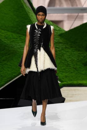 PFW - Louis Vuitton Runway LZ A model walks the runway during the Louis Vuitton Winter 2026-2027 show as part of Paris Fashion Week on March 10, 2026 at Carre du Louvre in Paris, France. Photo by Laurent Zabulon ABACAPRESS.COM  Copyright: xZabulonxLaurent ABACAx