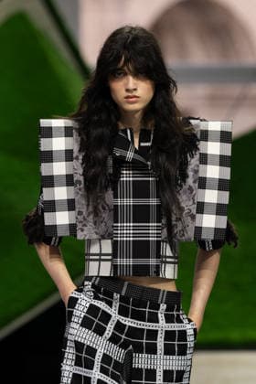 PFW - Louis Vuitton Runway LZ A model walks the runway during the Louis Vuitton Winter 2026-2027 show as part of Paris Fashion Week on March 10, 2026 at Carre du Louvre in Paris, France. Photo by Laurent Zabulon ABACAPRESS.COM  Copyright: xZabulonxLaurent ABACAx