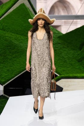 PFW - Louis Vuitton Runway LZ A model walks the runway during the Louis Vuitton Winter 2026-2027 show as part of Paris Fashion Week on March 10, 2026 at Carre du Louvre in Paris, France. Photo by Laurent Zabulon ABACAPRESS.COM  Copyright: xZabulonxLaurent ABACAx