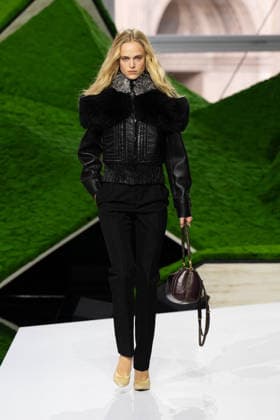 PFW - Louis Vuitton Runway LZ A model walks the runway during the Louis Vuitton Winter 2026-2027 show as part of Paris Fashion Week on March 10, 2026 at Carre du Louvre in Paris, France. Photo by Laurent Zabulon ABACAPRESS.COM  Copyright: xZabulonxLaurent ABACAx