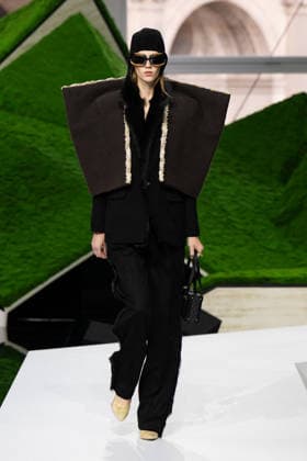 PFW - Louis Vuitton Runway LZ A model walks the runway during the Louis Vuitton Winter 2026-2027 show as part of Paris Fashion Week on March 10, 2026 at Carre du Louvre in Paris, France. Photo by Laurent Zabulon ABACAPRESS.COM  Copyright: xZabulonxLaurent ABACAx