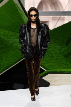 PFW - Louis Vuitton Runway LZ A model walks the runway during the Louis Vuitton Winter 2026-2027 show as part of Paris Fashion Week on March 10, 2026 at Carre du Louvre in Paris, France. Photo by Laurent Zabulon ABACAPRESS.COM  Copyright: xZabulonxLaurent ABACAx