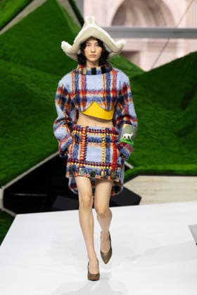 PFW - Louis Vuitton Runway LZ A model walks the runway during the Louis Vuitton Winter 2026-2027 show as part of Paris Fashion Week on March 10, 2026 at Carre du Louvre in Paris, France. Photo by Laurent Zabulon ABACAPRESS.COM  Copyright: xZabulonxLaurent ABACAx
