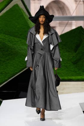 PFW - Louis Vuitton Runway LZ A model walks the runway during the Louis Vuitton Winter 2026-2027 show as part of Paris Fashion Week on March 10, 2026 at Carre du Louvre in Paris, France. Photo by Laurent Zabulon ABACAPRESS.COM  Copyright: xZabulonxLaurent ABACAx