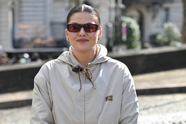 PFW Miu Miu Outside Arrivals Louane arriving at the Miu Miu show during Fashion Week in Paris, France on March 10, 2026. Photo by Julien Reynaud APS-Medias ABACAPRESS.COM Paris France  Copyright: xReynaudxJulien APS-Medias ABACAx
