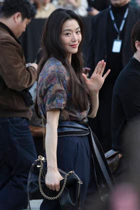 CELEBRITES : Paris Fashion Week - Defile Louis Vuitton - 10 03 2026 Jun Ji-hyun ParisFrance  Copyright: xMichtofx