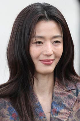CELEBRITES : Paris Fashion Week - Defile Louis Vuitton - 10 03 2026 Jun Ji-hyun ParisFrance  Copyright: xMichtofx