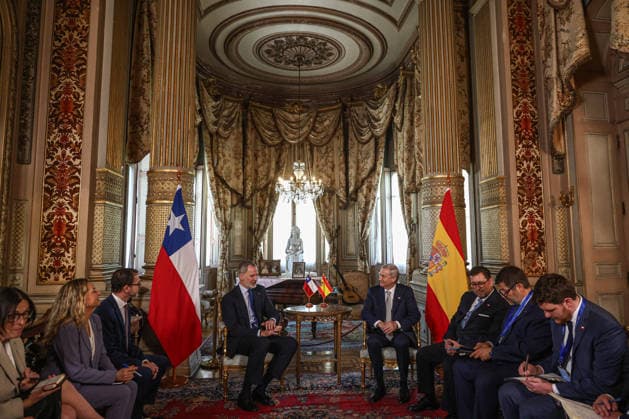 Chile s President-elect Jose Antonio Kast meets with King Felipe VI of Spain SANTIAGO, CHILE - MARCH 10: Chile s President-elect Jose Antonio Kast (3rd R) meets with King Felipe VI of Spain (3rd L) at the Cousino Palace in Santiago, Chile, on March 10, 2026. Kast met with officials from several countries the day before his inauguration as president. Lucas Aguayo Araos Anadolu Santiago Chile. Editorial use only. Please get in touch for any other usage.  Copyright: x2026xAnadoluxLucasxAguayoxAraosx