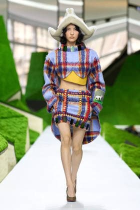 Entertainment Bilder des Tages #2 (260311) -- PARIS, March 11, 2026 -- A model presents a creation from the Ready-to-Wear Fall Winter 2026-2027 collections by Louis Vuitton during the Paris Fashion Week, in Paris, France, on March 10, 2026. ( Handout via Xinhua) FRANCE-PARIS-FASHION WEEK-LOUIS VUITTON MeetEurope 
